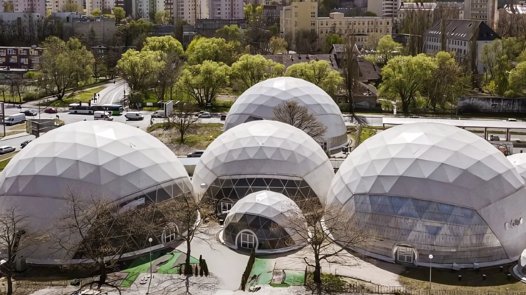 {{entry/name}} | hale-widowiskowe-sportowe {field_city/data}